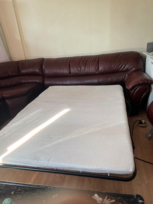 Кожен диван Много запазен цената е до 20.09