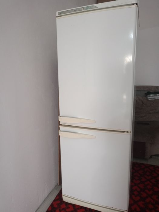 Холодильник большой