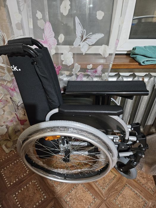 Продается новая кресло-коляска Старт