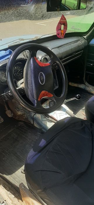 Vaz 21011 sotiladi