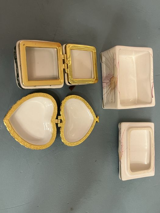 Комплект от две малки кутийки за бижута