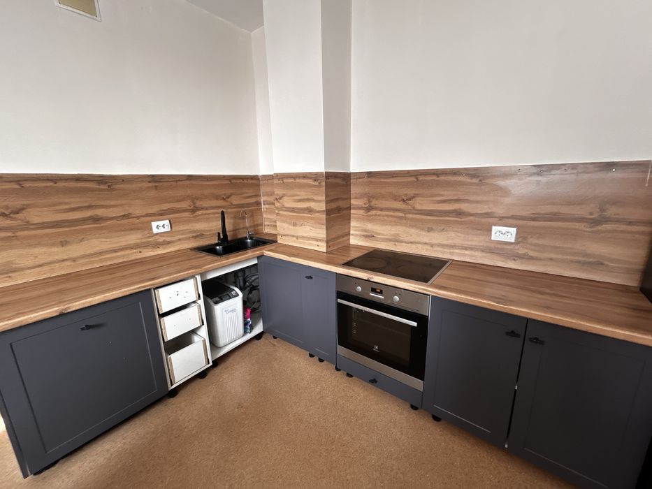 Продам низ кухню с техникой