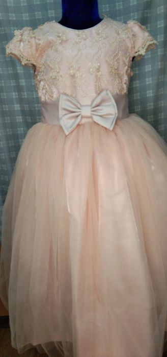 Нарядные платья для девочек