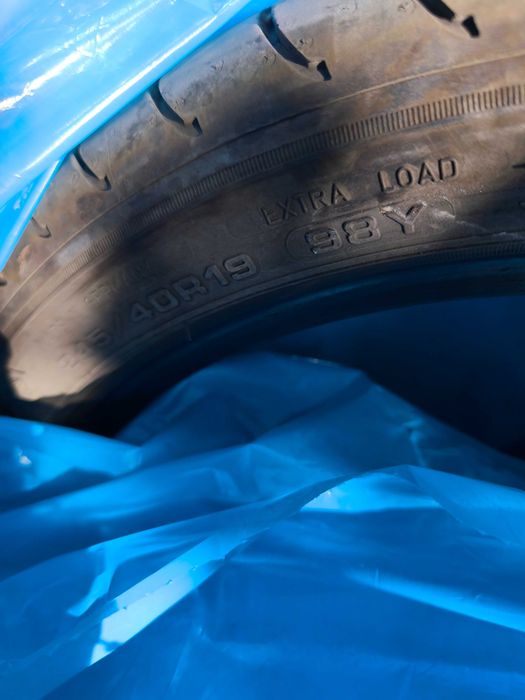 Продавам гуми Рънфлат спорт пакет 245/40/19 /2бр