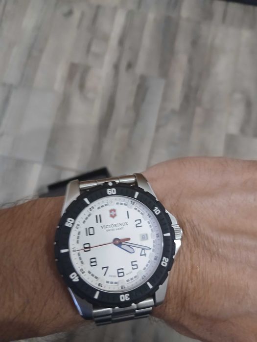 Часовник Victorinox Maverick
