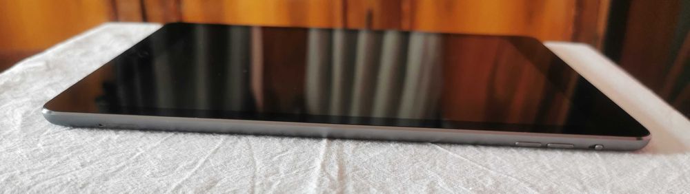 IPad Air 1 model  A1475  64 GB, IOS Version 12.5.8  modelul cu cartela
