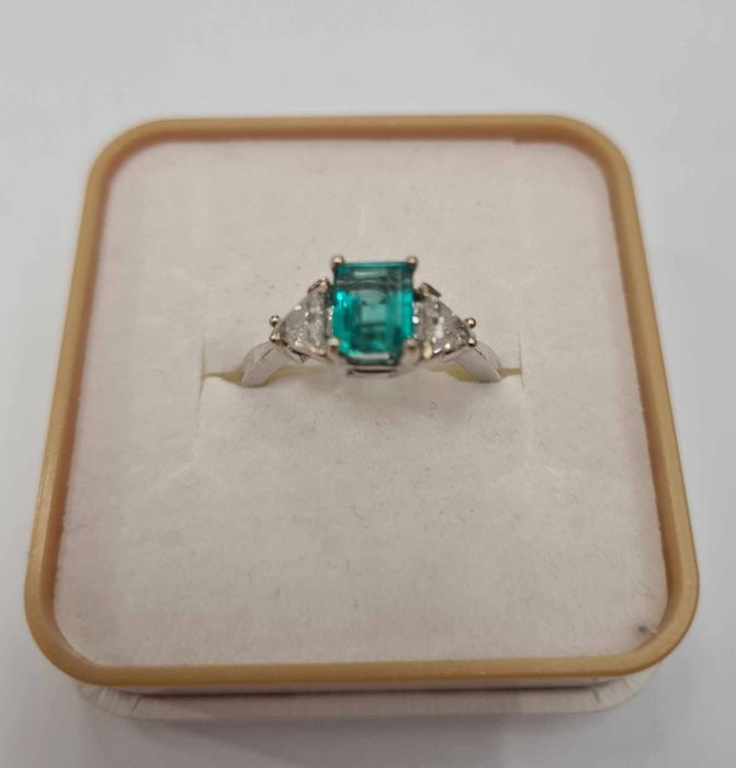 Inel din aur alb 14k cu smarald si diamante naturale, IAU555