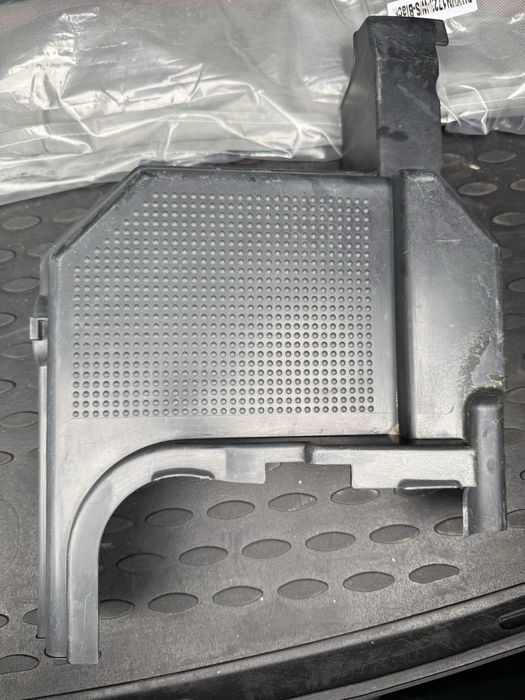 Крышка двигателя m111