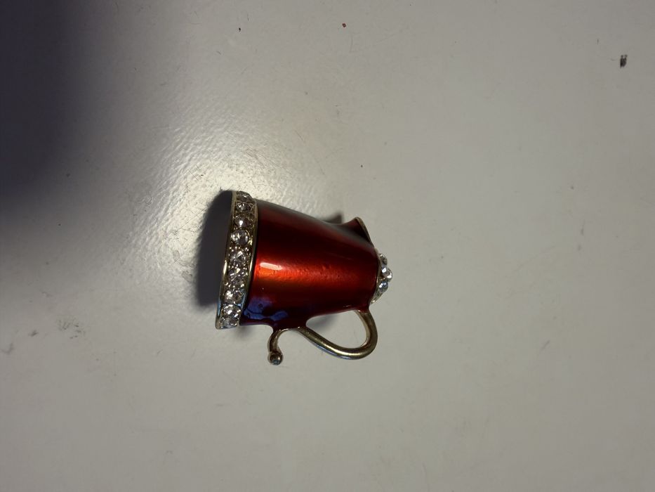 Брошки различни налични