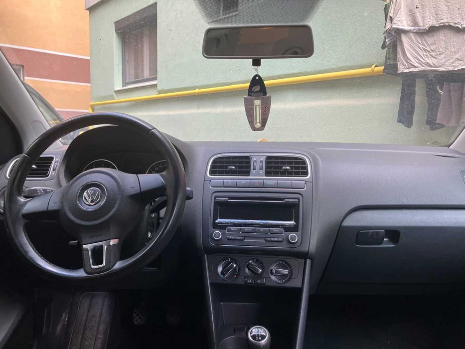 VOLKSWAGEN Polo 2012 — imagine 3
