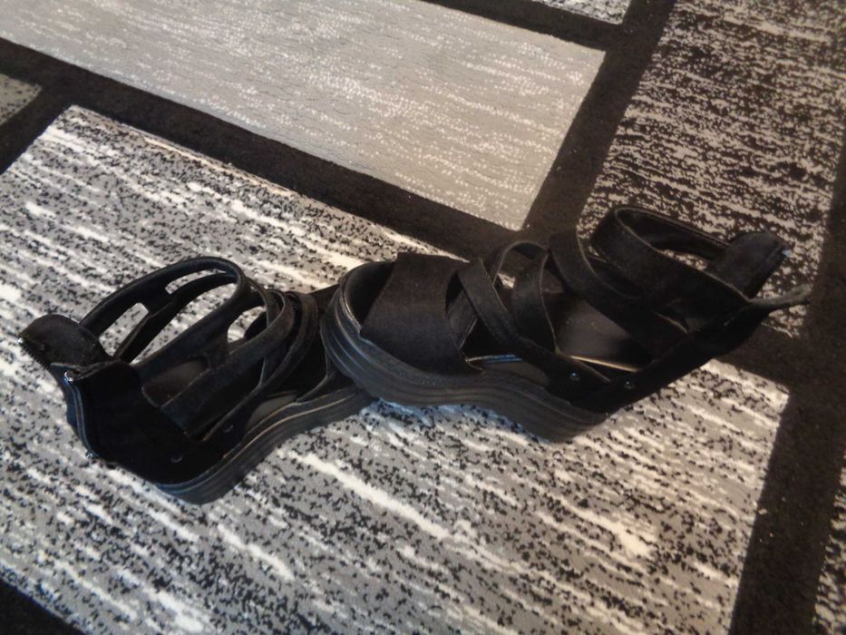 Vand sandale cu platforma 1.