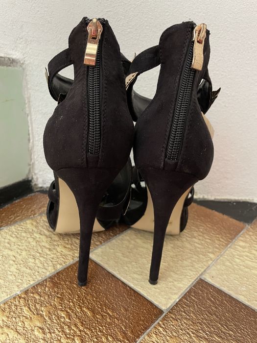 Дамски сандали с интересен дизайн