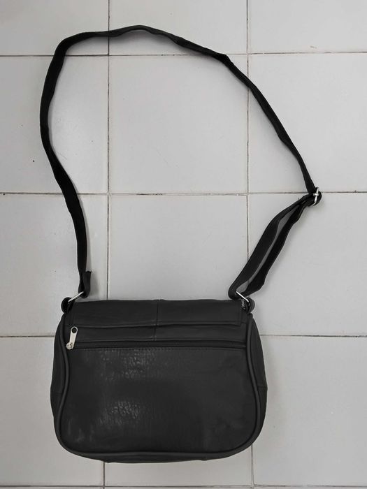 Дамска черна чанта от естествена кожа