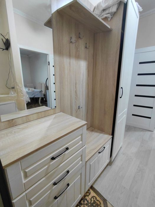 Прихожая сатамын  түсі ақ