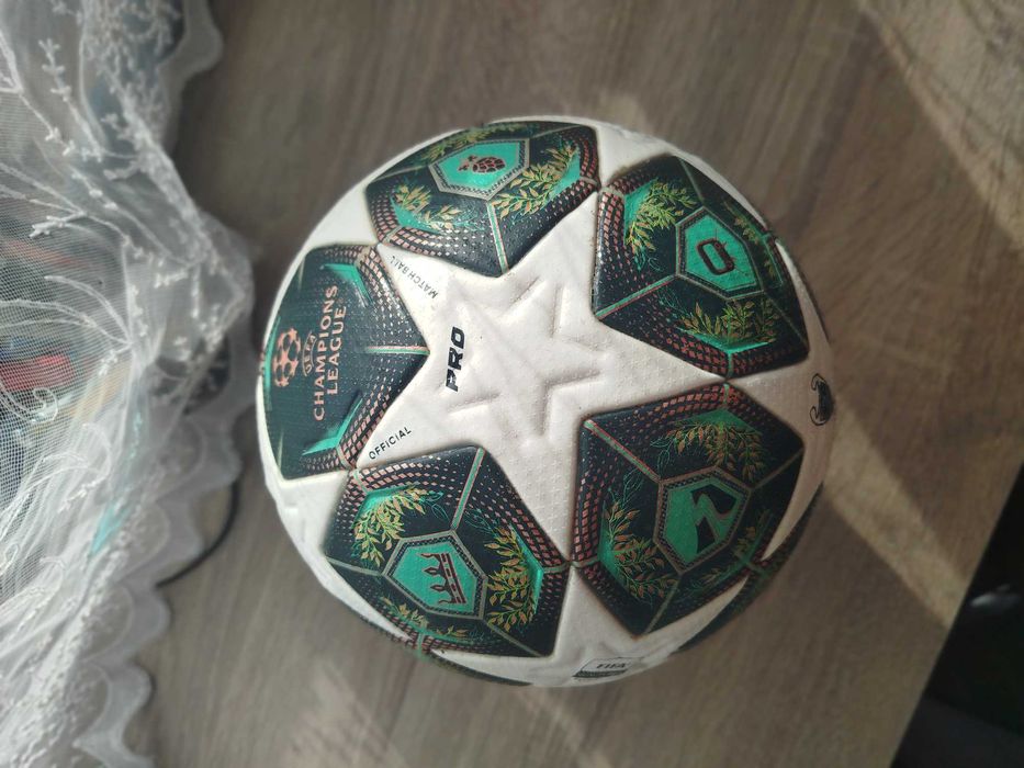 Футболна топка Adidas 24/25 Champions league