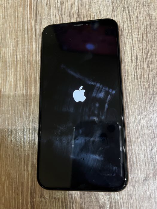 Iphone XS без драскотини
