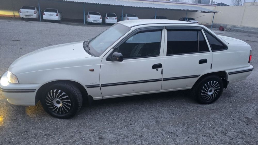 Нексия 1 сотилади