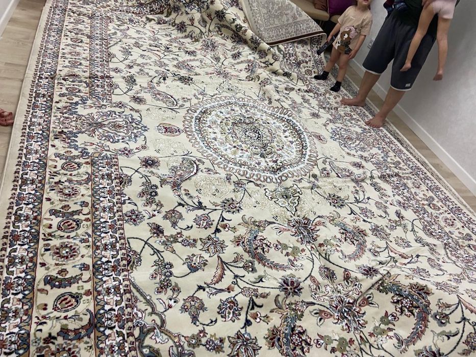 Ковер новый с размером 5/3