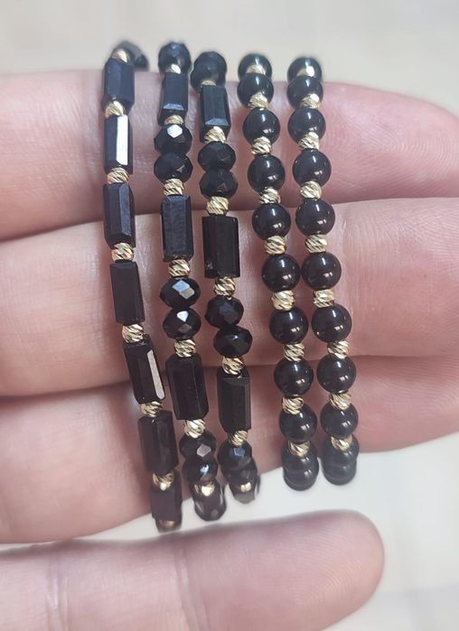 Brățară biluțe onix / aur