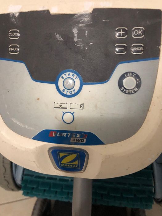 Robot aspirator curatare intretinere piscina Zodiac Vortex 3 - 4WD