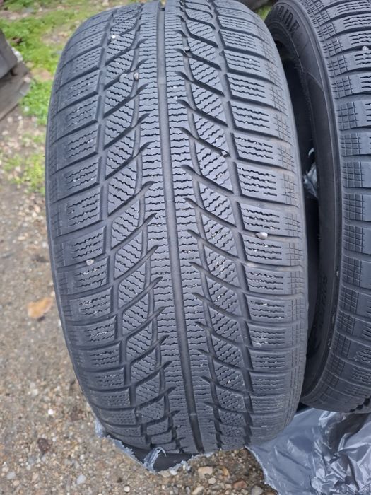 Vand 2 anvelope 205 50 17 bune de iarna