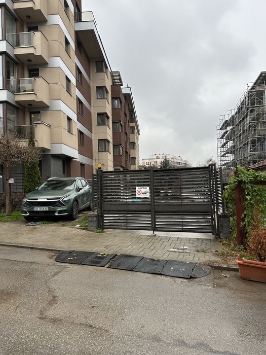 Парко място в Кръстова вада