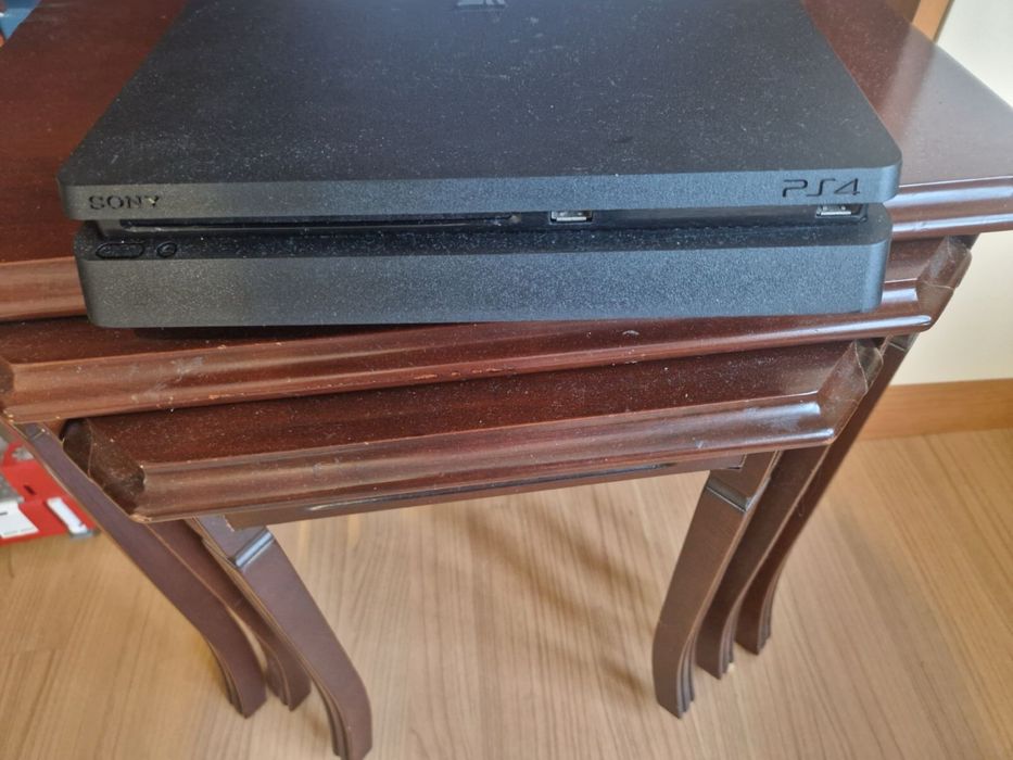 Playstation 4 с два джойстика