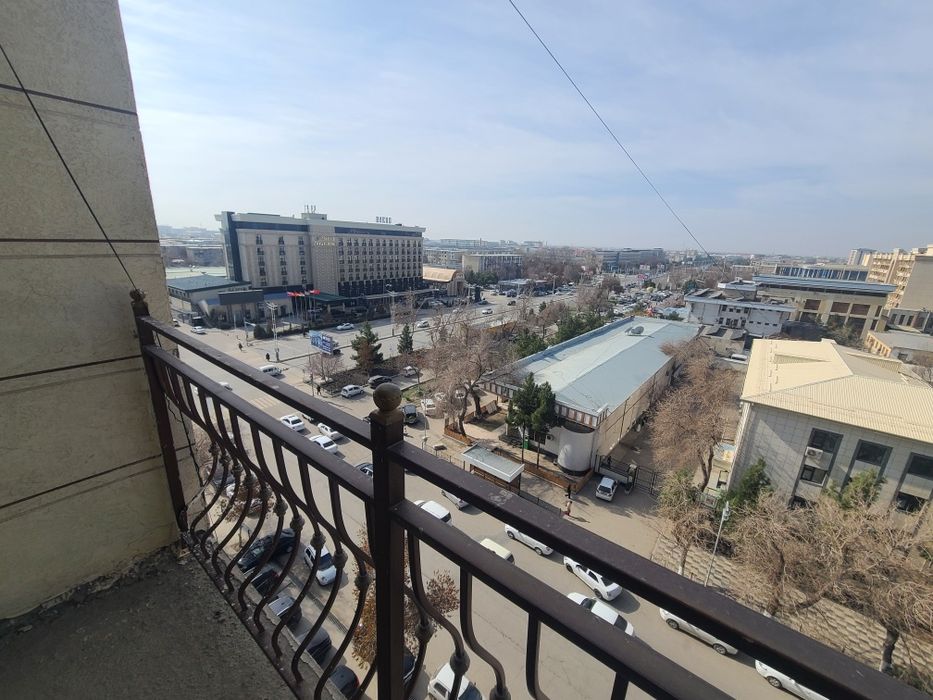 Зарафшон гостиница олдидан 7 каватли домдан квартира