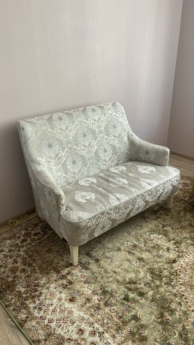 Диванчик миниатюрный