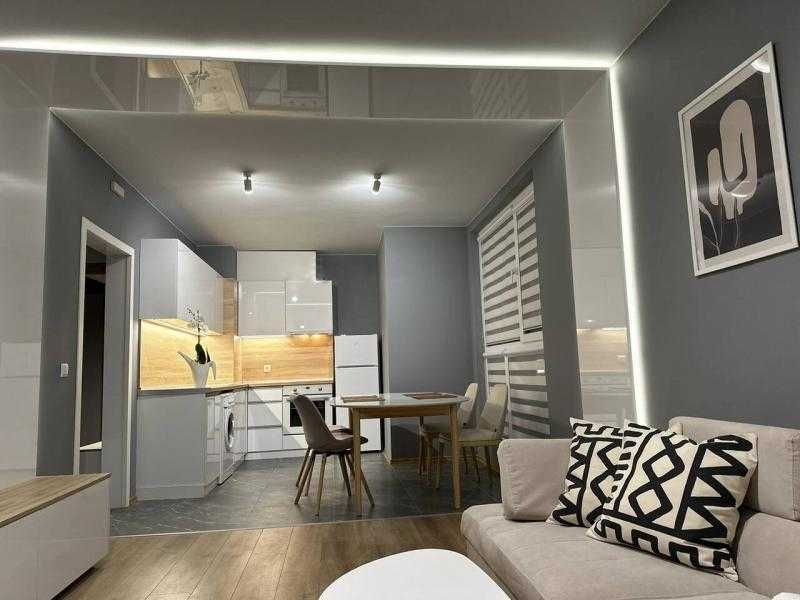 Дава се под наем Двустаен апартамент в Бургас, Изгрев - 71 кв.м за 612 € - Снимка #2