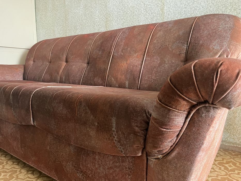 Тапициран разтегателен диван