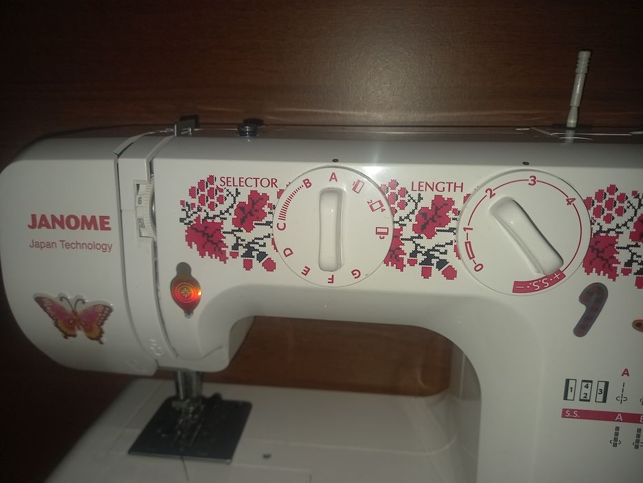 Продам швейную машинку