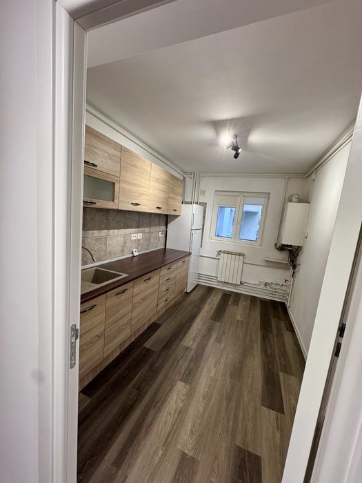 De închiriat apartament 4 camere – Apărătorii Patriei (direct de la proprietar)