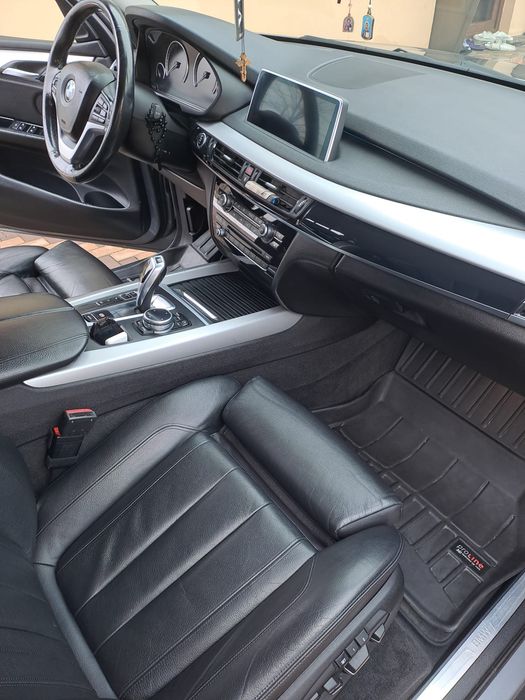 BMW X5.