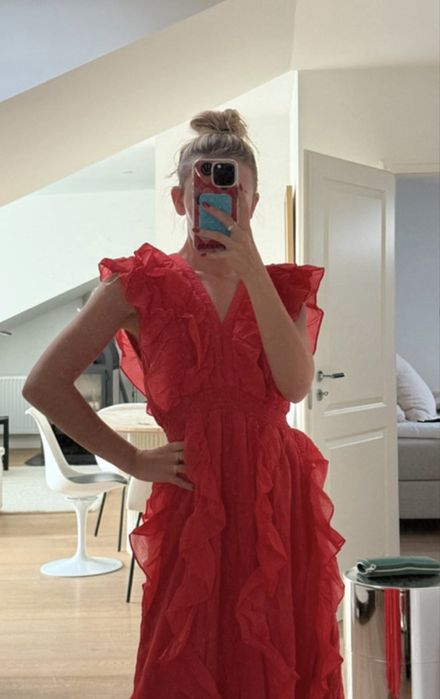 Ефирна червена рокля YAS