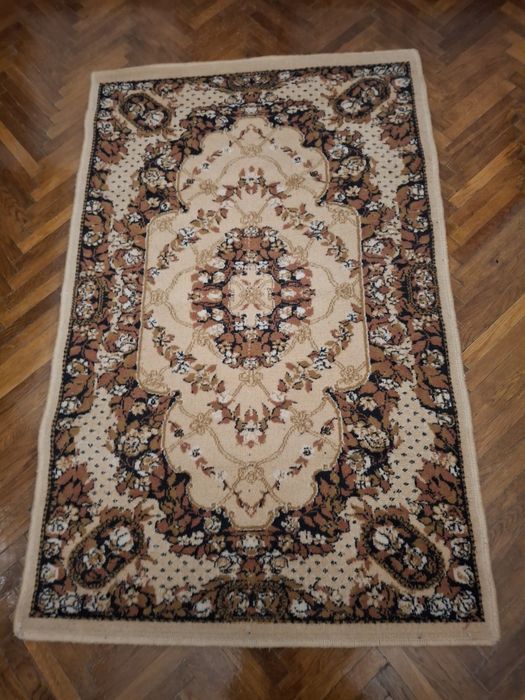 Covor nefolosit tesut manual din làna pura.