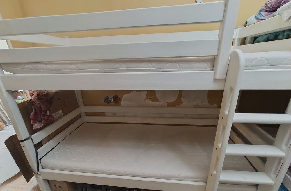 Продам двухярусный кровать срочный