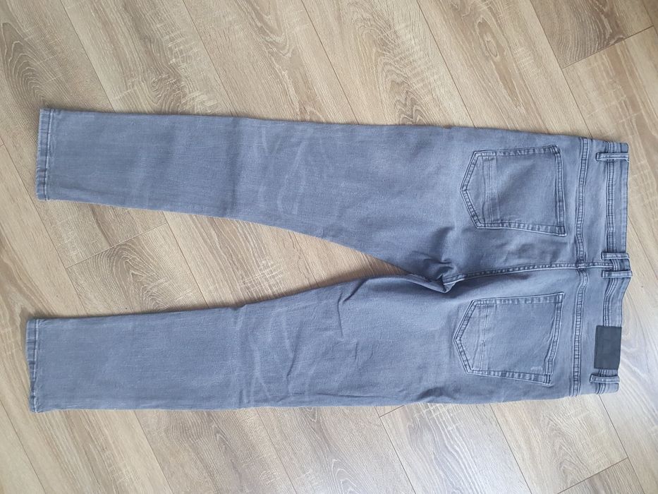 Blugi bărbați diferite modele