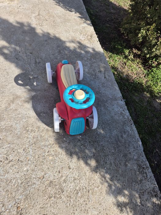 Детска количка, много е запазена.