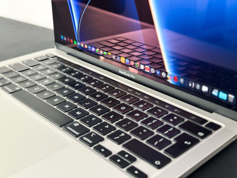 MacBook PRO M1 13 inch | 8GB Ram | 256 GB Full Box - stare foarte bună
