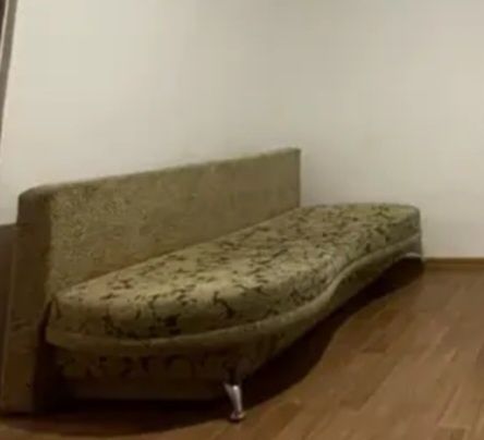 Кравать с матрацам ,диван