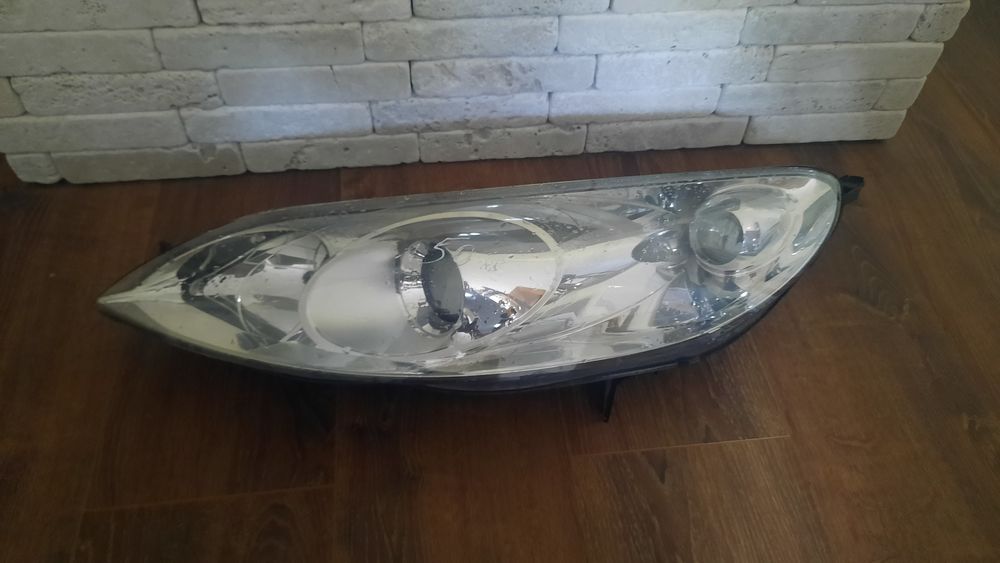 Peugeot 407 - оригинален фар