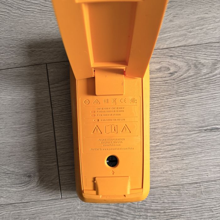 Multimetru digital 289,287