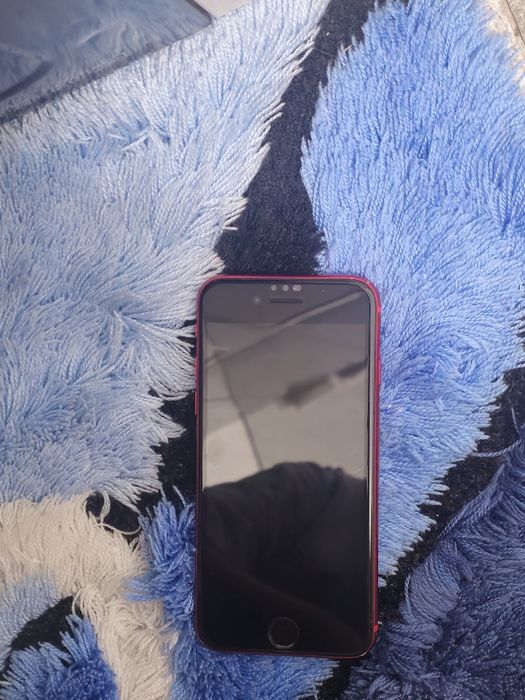 Iphone se 2020 в красном цвете