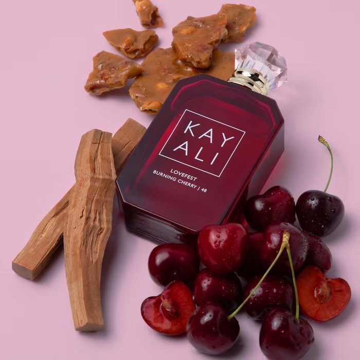 Парфюм на Kayali - Burning Cherry
