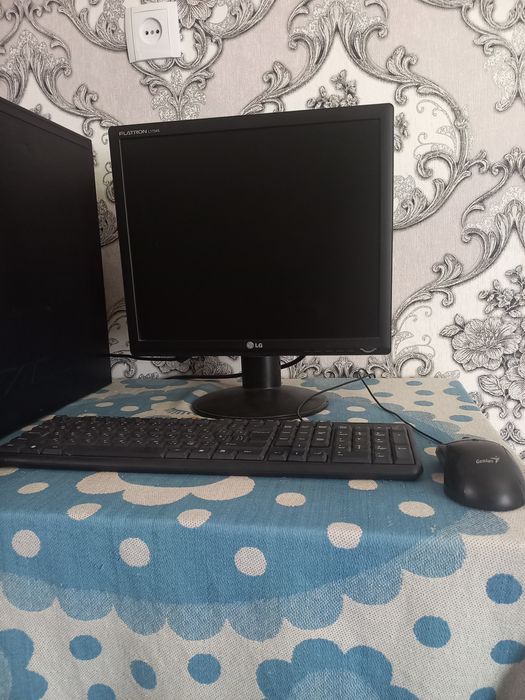 Lg kompyuter rangi qora