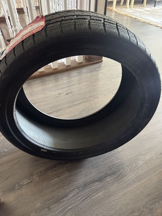 255/35 19 зимние 2 штук