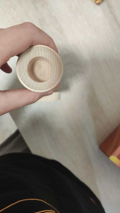 Kendama lotus Pyro noua semnata de:Goyia, ET si Miguel si cutia Este semnata.Scrieti-mi in privat pentru mai multe detalii