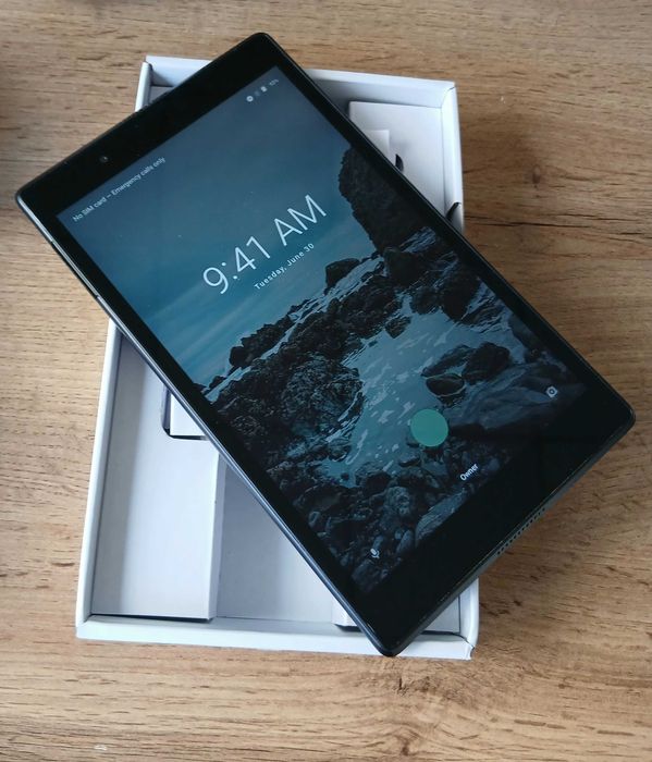 Таблет LENOVO Tab4 8