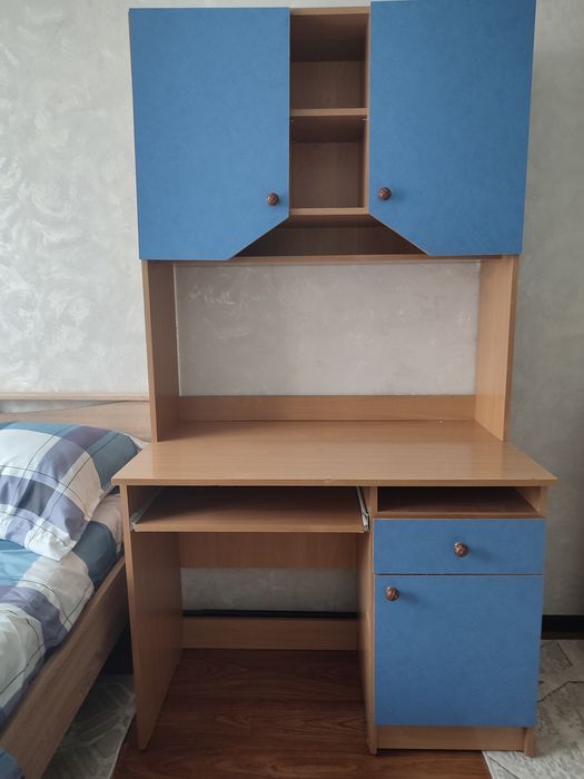 Продам компьютерный стол